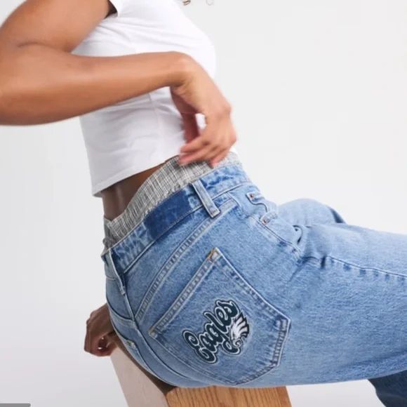 A&F NFL Curve Love High Rise 90s Relaxed Philadelphia Eagles Embroidered Jeans - Picture 8 of 11